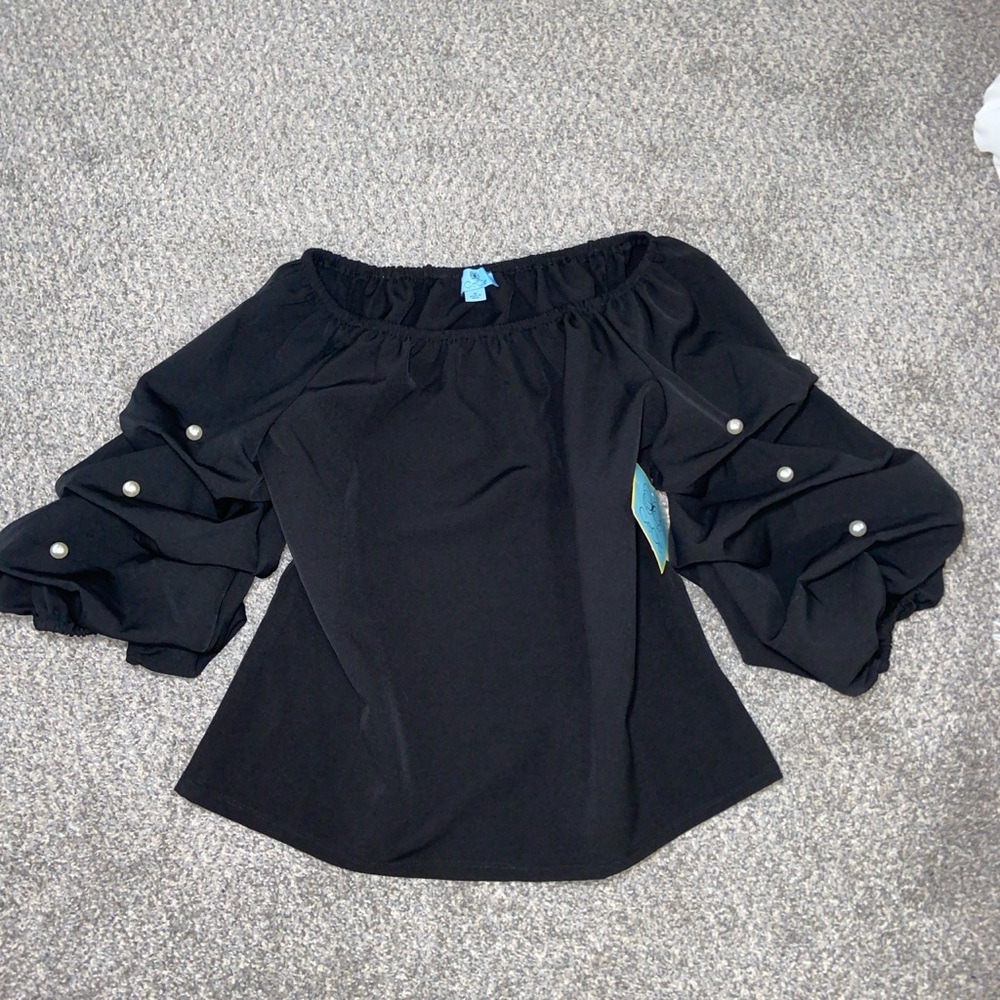 Cece puffer shoulder blouse with pearls